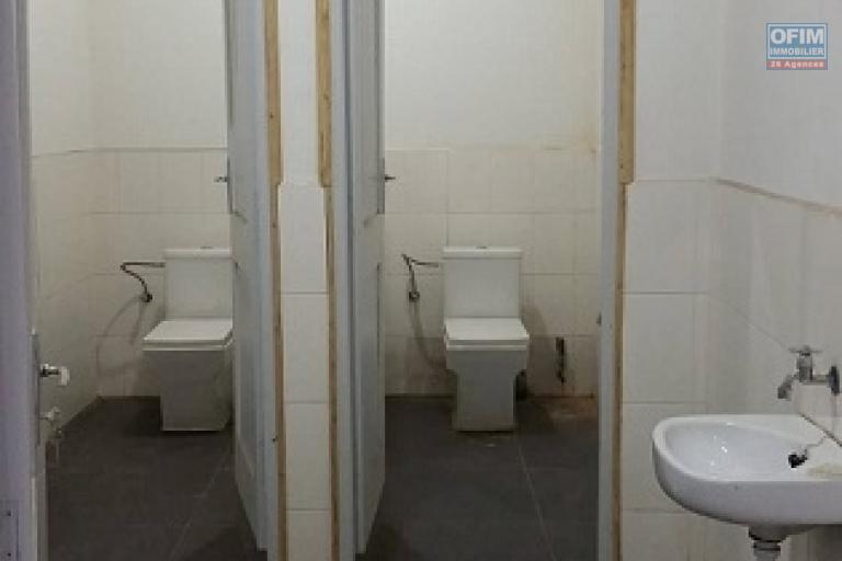 Local 320 m² à louer sur l'Avenu de l'idépendance Analakely