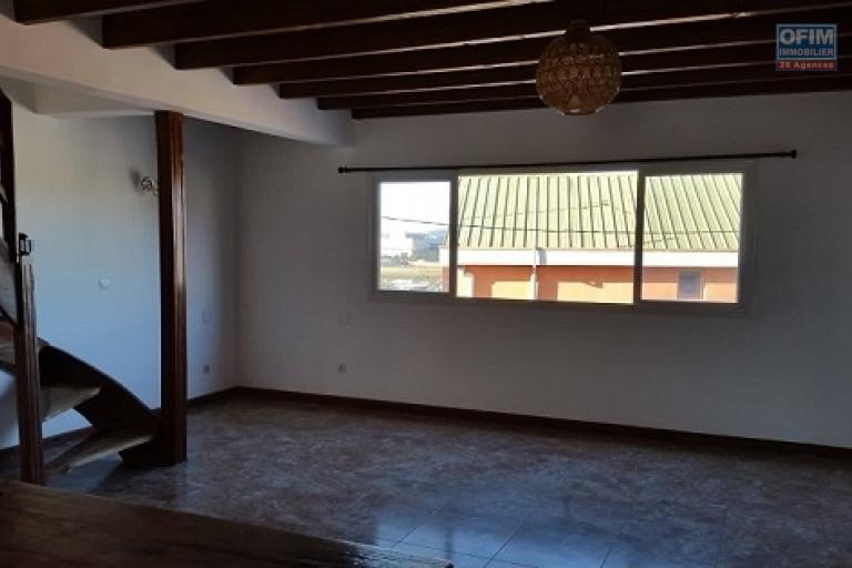 A louer un appartement de type T4 en duplex sis à Ambohibao Andranoro (NON DISPONIBLE)