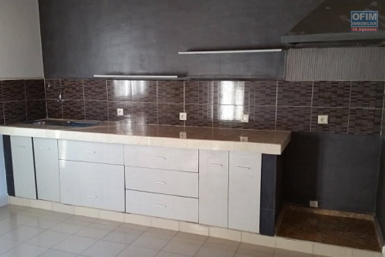 A louer un appartement de type T4 en duplex sis à Ambohibao Andranoro (NON DISPONIBLE)