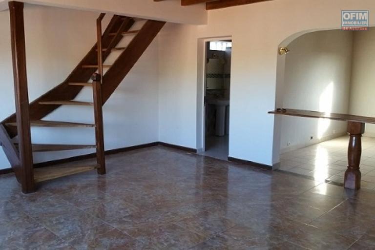 A louer un appartement de type T4 en duplex sis à Ambohibao Andranoro (NON DISPONIBLE)