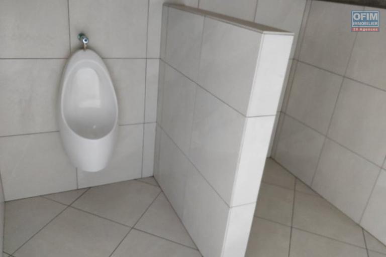 A vendre très grande propriété de 8000 m2 au bord de la RN4( andakana). Contact Mr Jacky 034 02 443 04