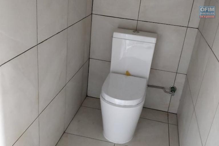 A vendre très grande propriété de 8000 m2 au bord de la RN4( andakana). Contact Mr Jacky 034 02 443 04