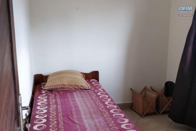 A vendre tr&egrave;s grande propri&eacute;t&eacute; de 8000 m2 au bord de la RN4( andakana). Contact Mr Jacky