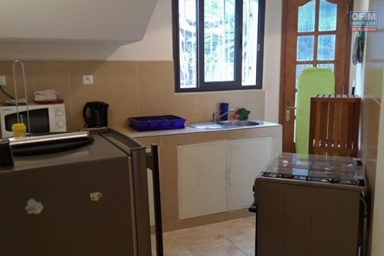 OFIM vous offre une villa basse divisée en deux appartements T4 indépendants et meublés dans une résidence sécurisée 24/24 - Cuisine équipée