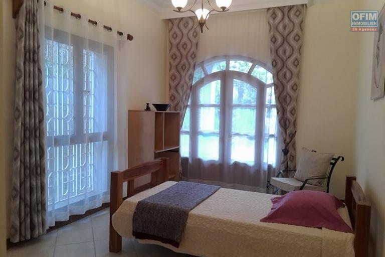 OFIM vous offre une villa basse divisée en deux appartements T4 indépendants et meublés dans une résidence sécurisée 24/24 - Chambre3