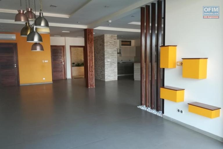OFIM met en location des appartements T5 de plus de 200m2 dans une résidence calme et sécurisée H24 sur ambatobe à deux pas du lycée français - Non meublé