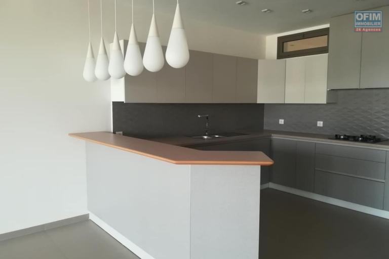 OFIM met en location des appartements T5 de plus de 200m2 dans une résidence calme et sécurisée H24 sur ambatobe à deux pas du lycée français - Cuisine 1