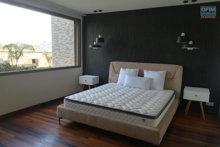 OFIM met en location des appartements T5 de plus de 200m2 dans une résidence calme et sécurisée H24 sur ambatobe à deux pas du lycée français - Chambre