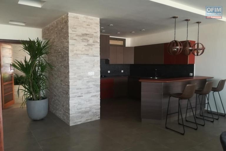 OFIM met en location des appartements T5 de plus de 200m2 dans une résidence calme et sécurisée H24 sur ambatobe à deux pas du lycée français - Cuisine 4
