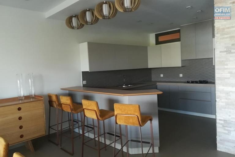OFIM met en location des appartements T5 de plus de 200m2 dans une résidence calme et sécurisée H24 sur ambatobe à deux pas du lycée français - Cuisine 3