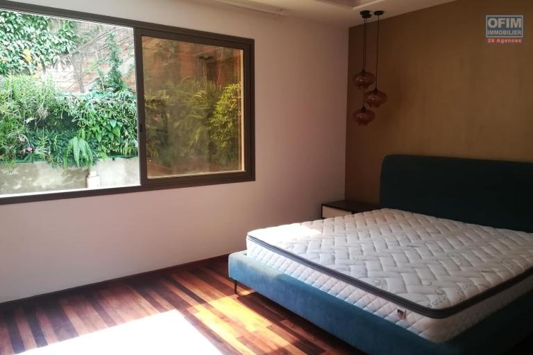 OFIM met en location des appartements T5 de plus de 200m2 dans une résidence calme et sécurisée H24 sur ambatobe à deux pas du lycée français - Chambre