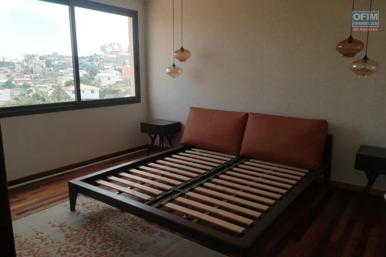 OFIM met en location des appartements T5 de plus de 200m2 dans une résidence calme et sécurisée H24 sur ambatobe à deux pas du lycée français - Chambre