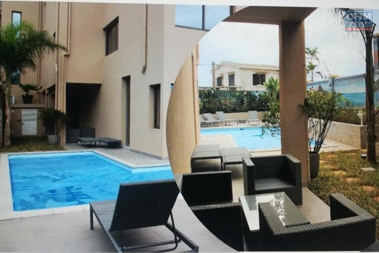 OFIM met en location des appartements T5 de plus de 200m2 dans une résidence calme et sécurisée H24 sur ambatobe à deux pas du lycée français - Piscine