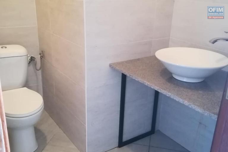 Une villa basse F7 à louer dans un quartier résidentiel Ivandry, près du station Jovena.LOUE - toilette commune