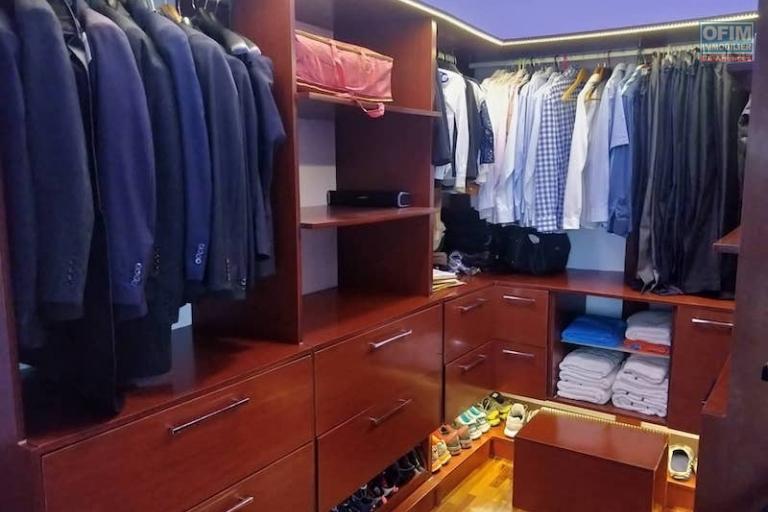 Vente grande villa F8 de standing avec piscine  dans une propri&eacute;t&eacute; de 4100M2. Contact Mr Jacky 034 02 443 04