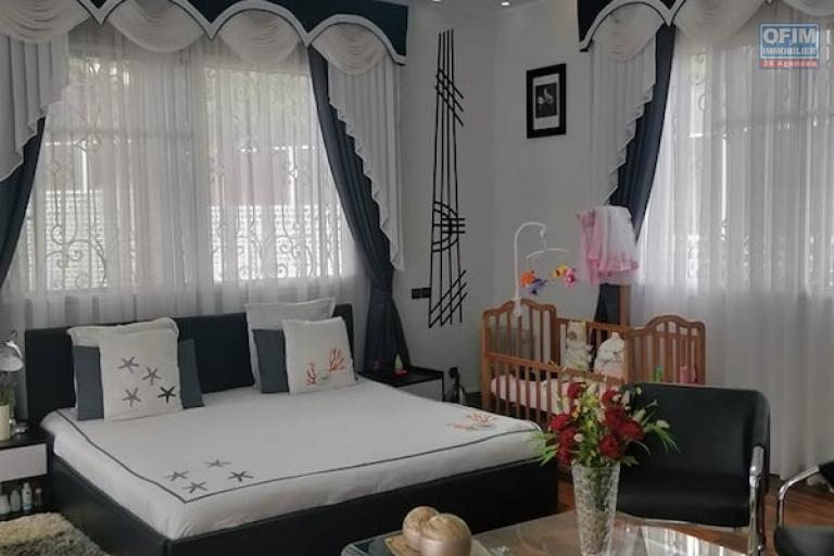 Vente grande villa F8 de standing avec piscine  dans une propri&eacute;t&eacute; de 4100M2. Contact Mr Jacky 034 02 443 04