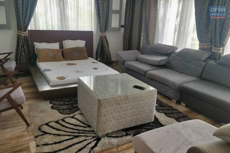 Vente grande villa F8 de standing avec piscine  dans une propri&eacute;t&eacute; de 4100M2. Contact Mr Jacky