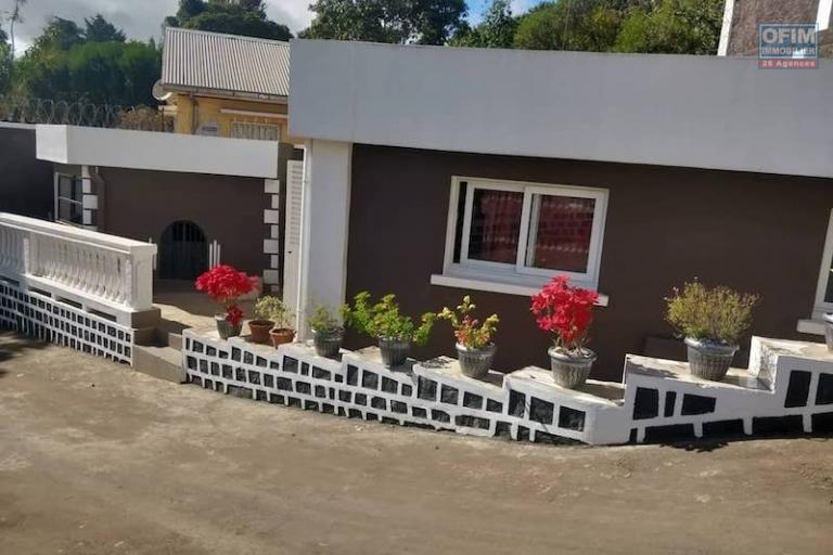 Vente grande villa F8 de standing avec piscine  dans une propri&eacute;t&eacute; de 4100M2. Contact Mr Jacky 034 02 443 04