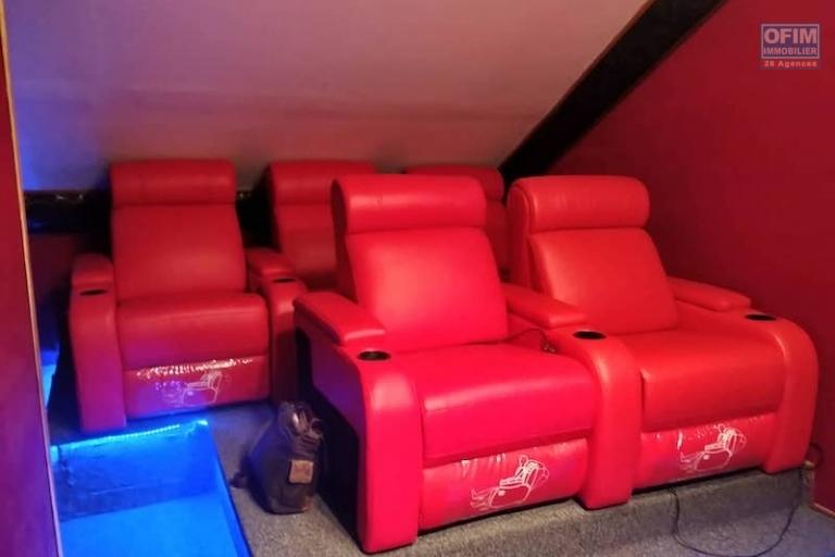 Vente grande villa F8 de standing avec piscine  dans une propri&eacute;t&eacute; de 4100M2. Contact Mr Jacky 034 02 443 04