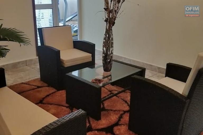 Vente grande villa F8 de standing avec piscine  dans une propri&eacute;t&eacute; de 4100M2. Contact Mr Jacky