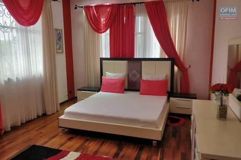 Vente grande villa F8 de standing avec piscine  dans une propri&eacute;t&eacute; de 4100M2. Contact Mr Jacky