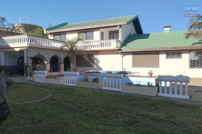 OFIM met en location une villa de type F8 avec piscine à Alarobia Amboniloha. LOUE