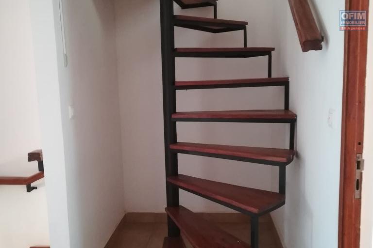 Villa F4 à louer dans le quartier résidentiel de Mahatony à 5min de la Ville.Elle est à proximité des écoles,station Jovena,restaurants,...ect