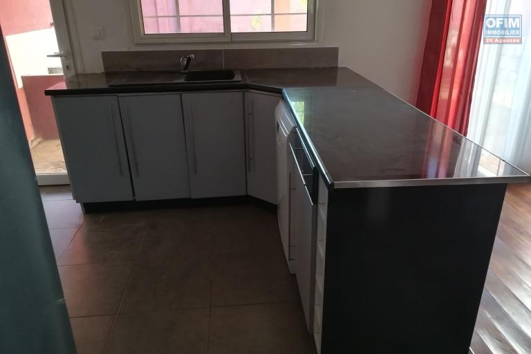 Villa F4 à louer dans le quartier résidentiel de Mahatony à 5min de la Ville.Elle est à proximité des écoles,station Jovena,restaurants,...ect