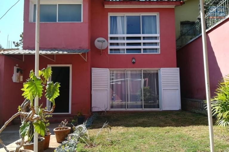 Villa F4 à louer dans le quartier résidentiel de Mahatony à 5min de la Ville.Elle est à proximité des écoles,station Jovena,restaurants,...ect