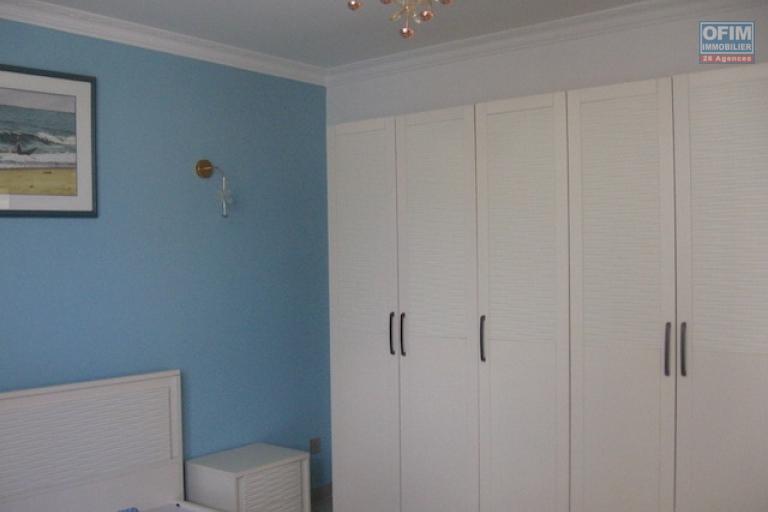 A louer une belle villa à étage F5 + appartement trois niveaux proche de Shoprite à Talatamaty