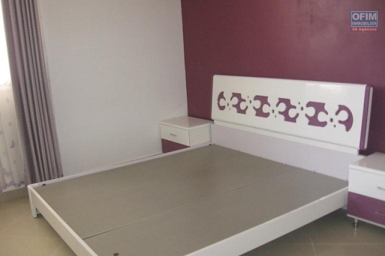 A louer une belle villa à étage F5 + appartement trois niveaux proche de Shoprite à Talatamaty