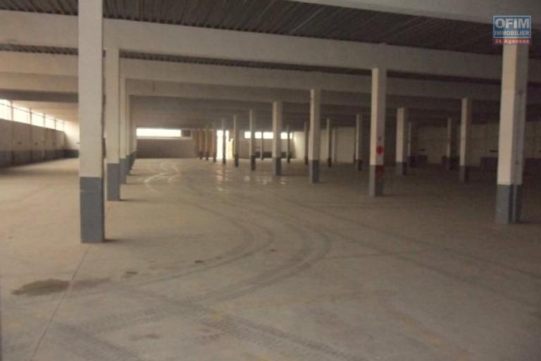 Un entrep&ocirc;t de 3 500m2 sur 2 niveaux &agrave; Ankadimbahoaka
