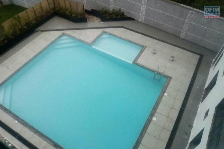 A louer des appartement neufs de standing T4 avec piscine dans un quartier résidentiel à 5 minutes de l'aéroport Ivato (NON DISPONIBLE)