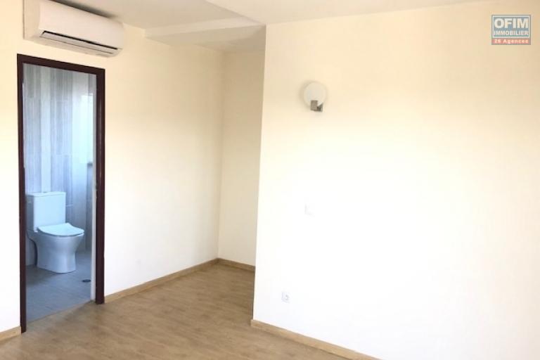 Spacieux appartement T4 de 136 m2, dans une nouvelle résidence à  Ampasanimalo-Antananarivo