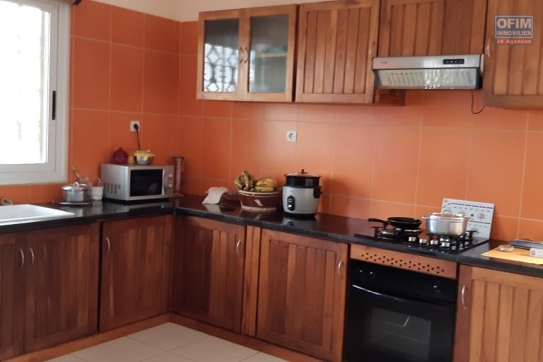 Propriété de 1862 m2 avec 2 villas et un studio sise à Iavoloha- Antananarivo