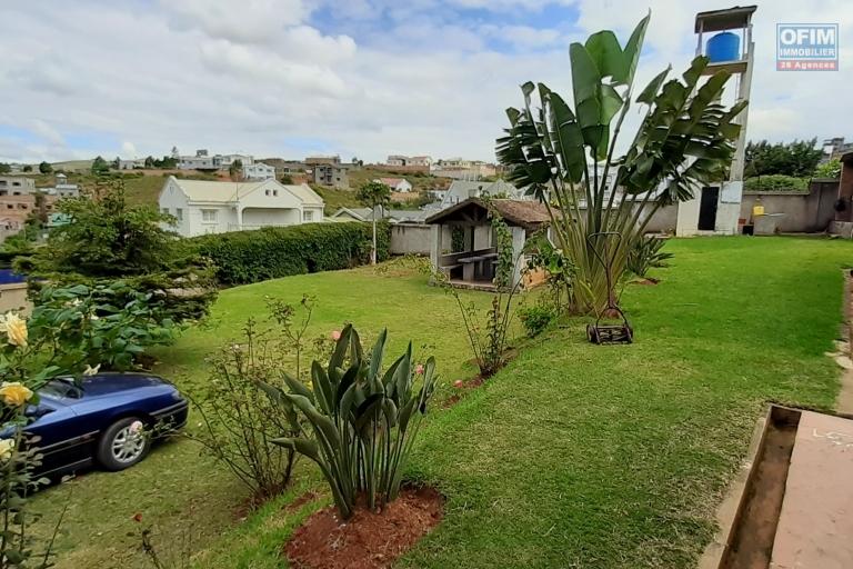 Propriété de 1862 m2 avec 2 villas et un studio sise à Iavoloha- Antananarivo