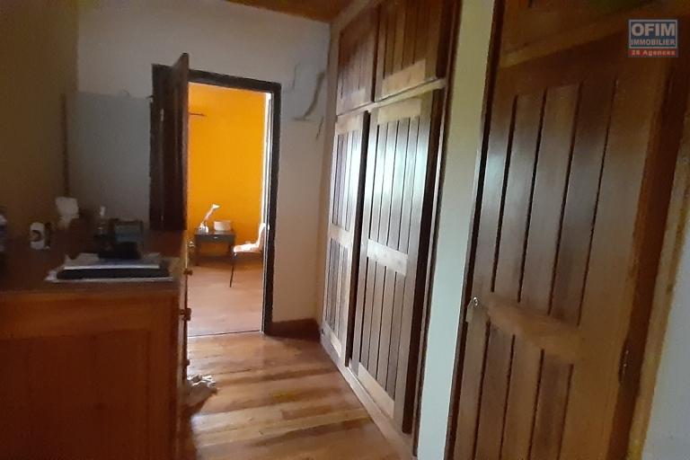 Propriété de 1862 m2 avec 2 villas et un studio sise à Iavoloha- Antananarivo