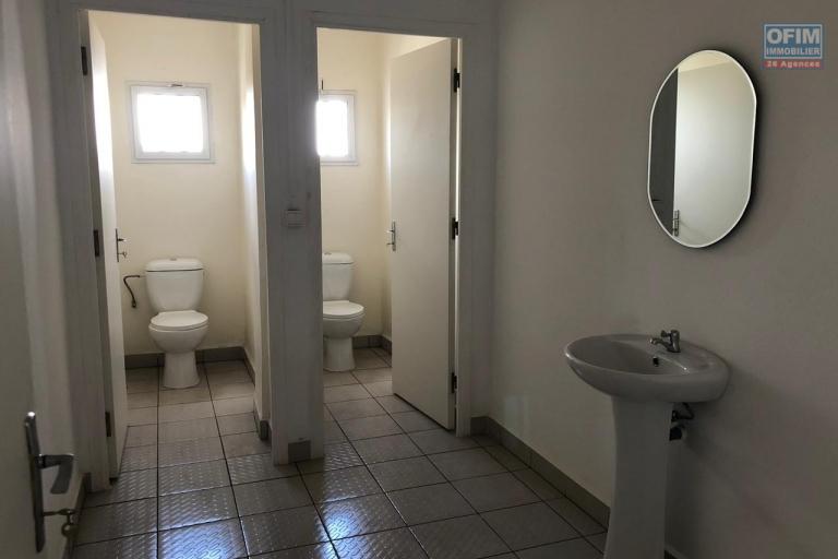 Un entrep&ocirc;t de 750m2 &agrave; Ankorondrano ( CONTACT LALAINA 034 08 583 76 )