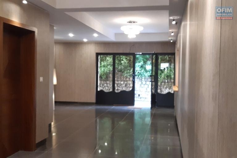 A vendre, bel appartement T3 neuf de 104 m2 avec vue imprenable sur la Haute ville- Antananarivo