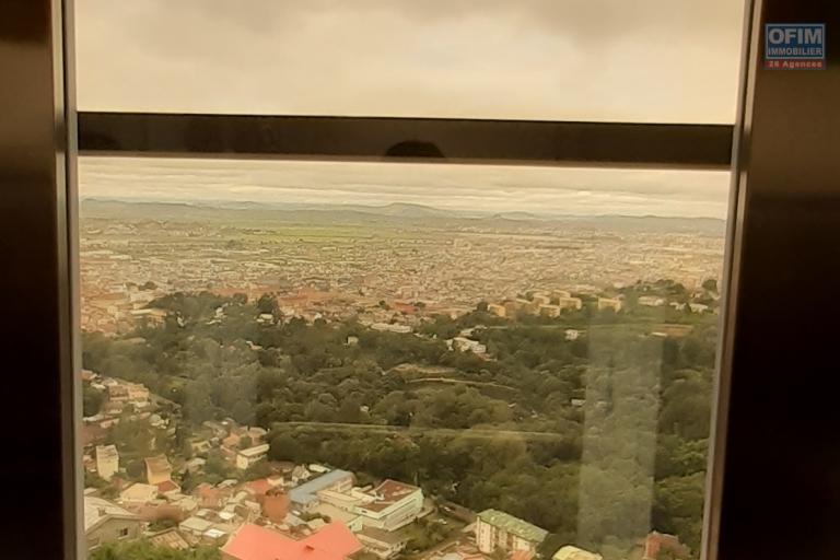A vendre appartement spacieux  neuf T3 de 117 m2 dans la Haute ville avec une  magnifique vue- Antananarivo