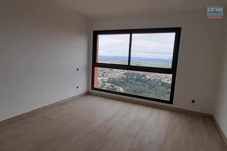 A vendre appartement spacieux  neuf T3 de 117 m2 dans la Haute ville avec une  magnifique vue- Antananarivo