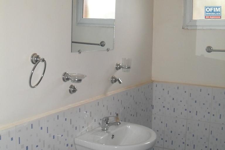 A louer villa F8 idéale pour chambre d'hôte ou à usage mixte sise à Antanetibe Ivato à 5 minutes de l'aéroport (NON DISPONIBLE)