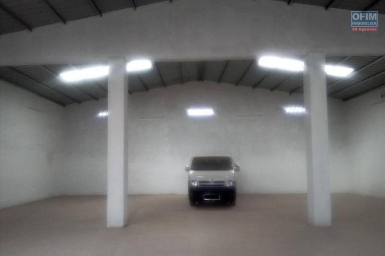 A louer un entrepôt de 250m2 dans un endroit facile d'accès à Ivato