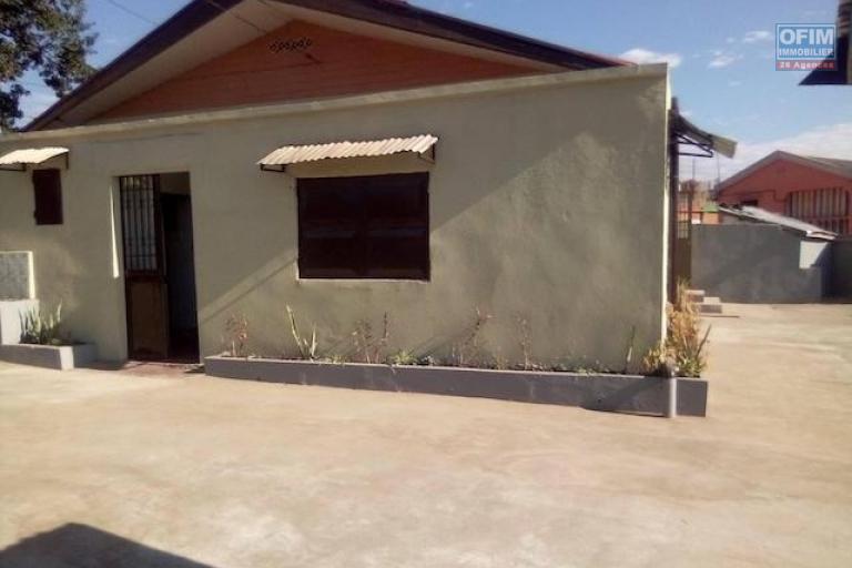 A louer une villa F3 rénovée idéale pour usage professionnel ou habitation dans un endroit calme à Ambohibao. (NON DISPONIBLE)