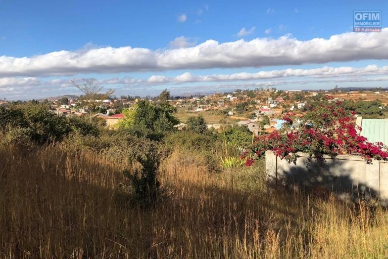 VENTE MAISON F4 SUR TERRAIN DE 874 m2 A AMBOHIDRATRIMO, contact Mr Jacky