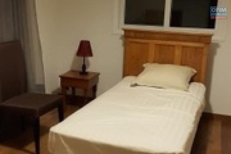 A louer un duplex de haut standing de type T5 dans une r&eacute;sidence bien s&eacute;curis&eacute;e dans le centre ville situ&eacute; au cit&eacute; planton. Contact Mr Jacky