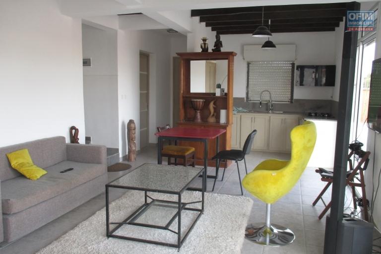 Location maison neuve F6 avec piscine à Ambatobe Nanisana