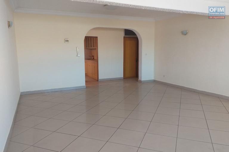 OFIM propose en location un appartement T3 de 125m2 à Anosivavaka en moins de 5min d'Andraharo
