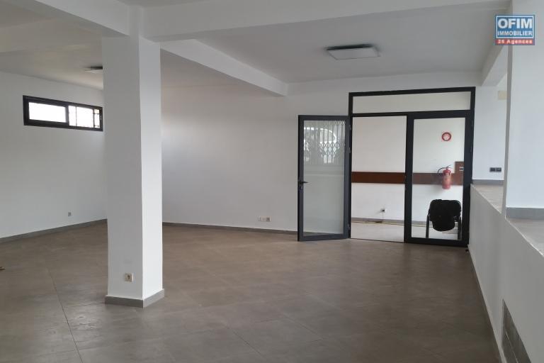 Un local commercial ou professionnel de 83 m2 à Ambohibao