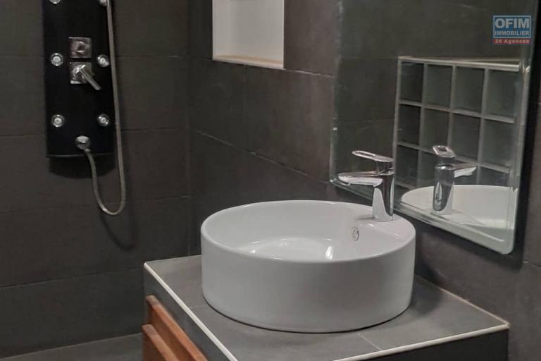 OFIM offre en location une villa F5 neuve à étage à Ivandry près de l'école.LOUE